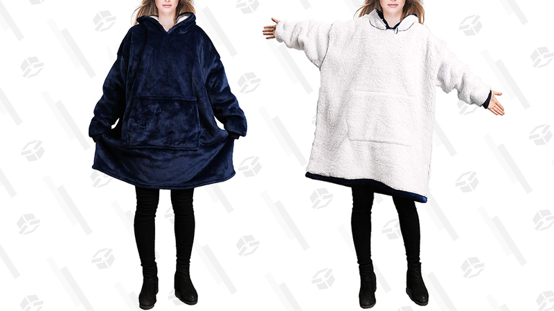 Manta-hoodie Reepow (blanca y azul) | $30 | Amazon | Usa el código 45LB2M3MGráfico: Chelsea Stone